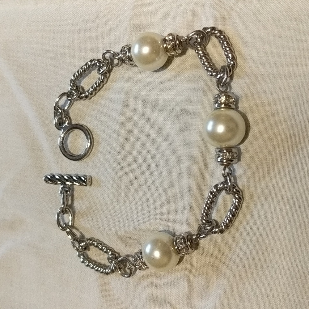 Bracelet Silver Metal Chain and Faux Pearls